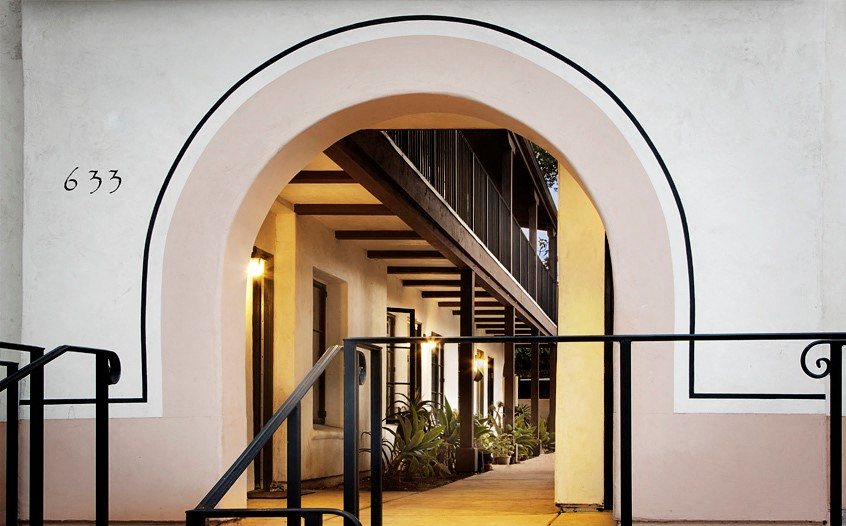 633 De La Vina Exterior